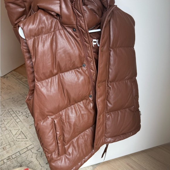 Aritzia Super Puff Original Vest - Picture 2 of 4